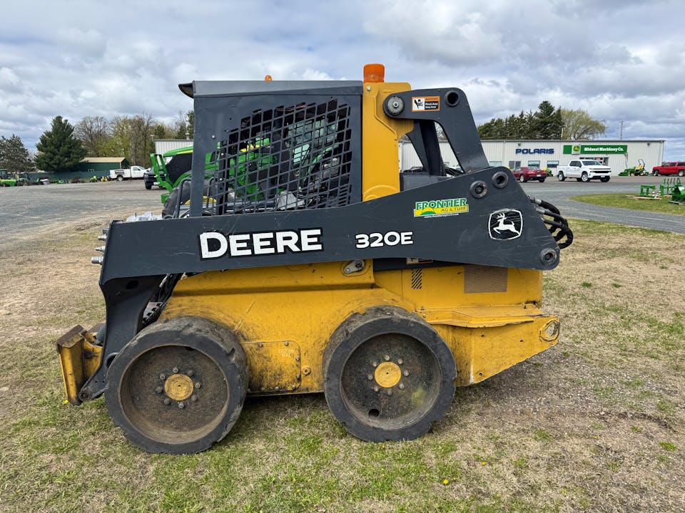 John Deere 320E