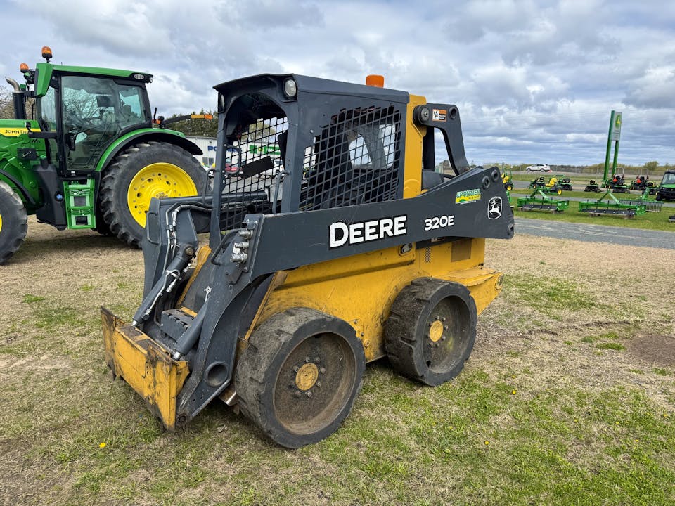 John Deere 320E