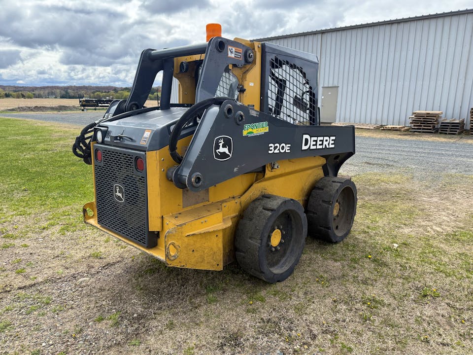John Deere 320E