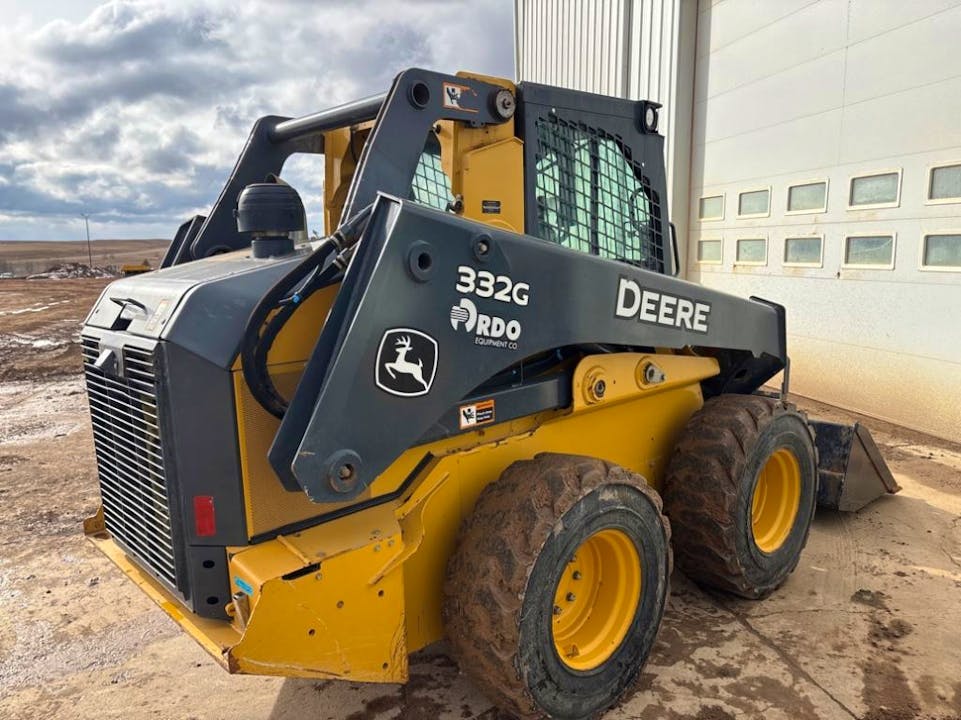 John Deere 332G