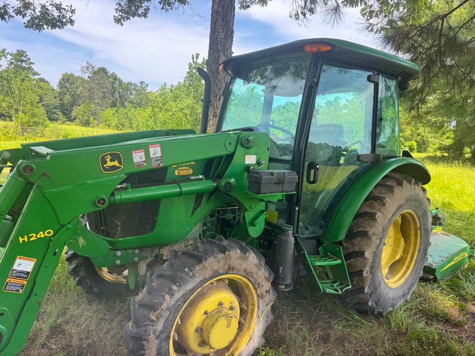 John Deere 5055E