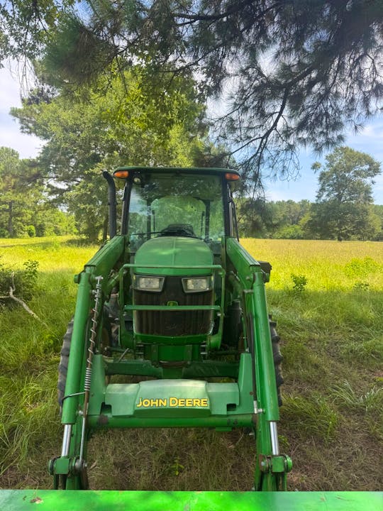 John Deere 5055E