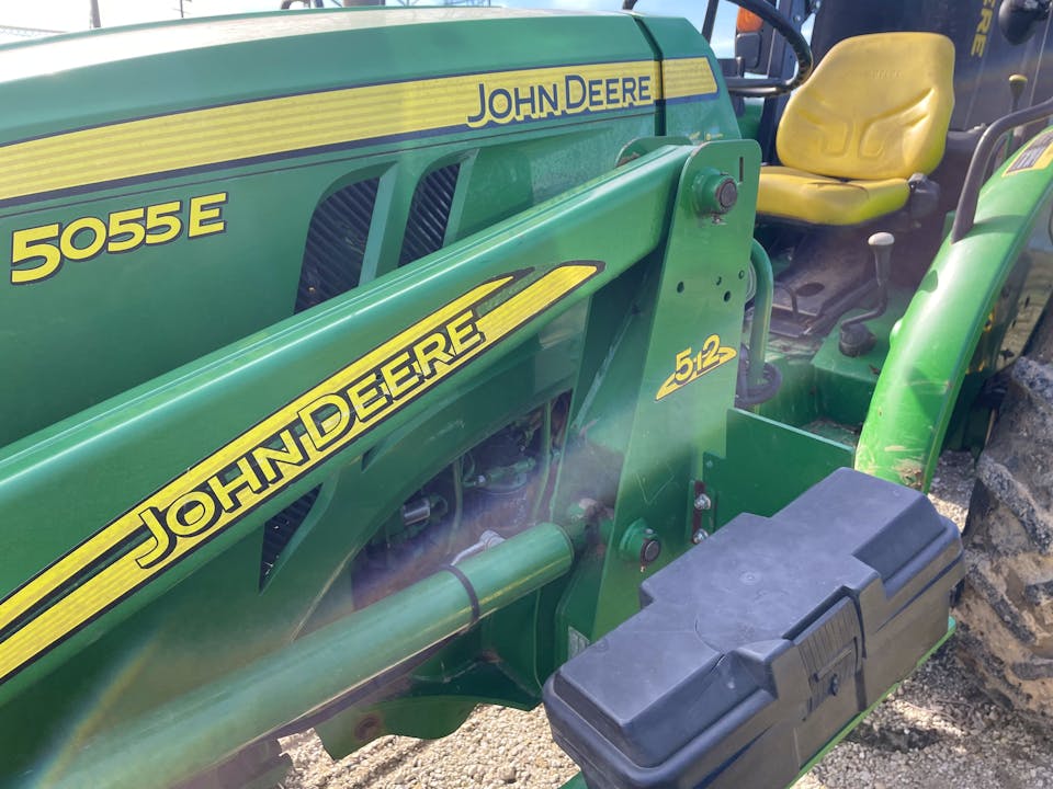 John Deere 5055E