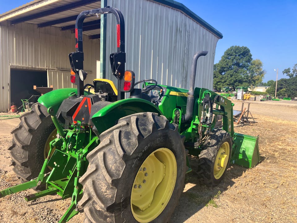 John Deere 5075E