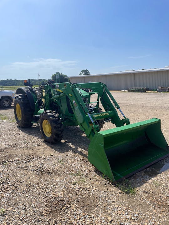 John Deere 5085M