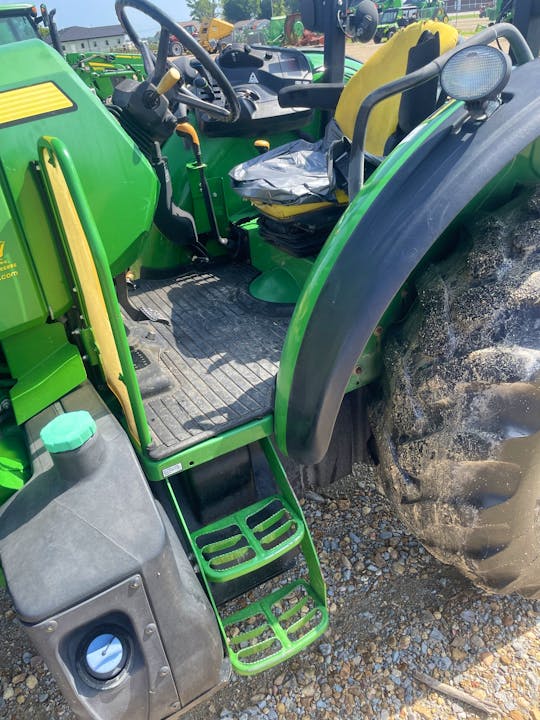 John Deere 5085M