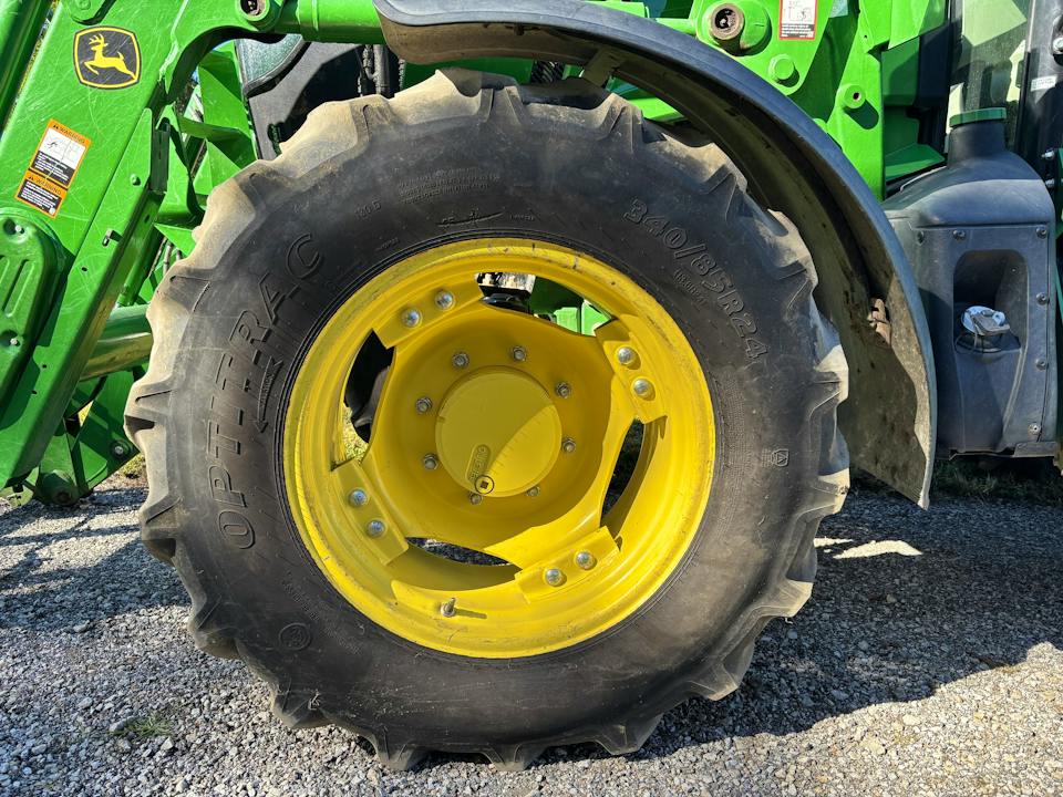 John Deere 5115M