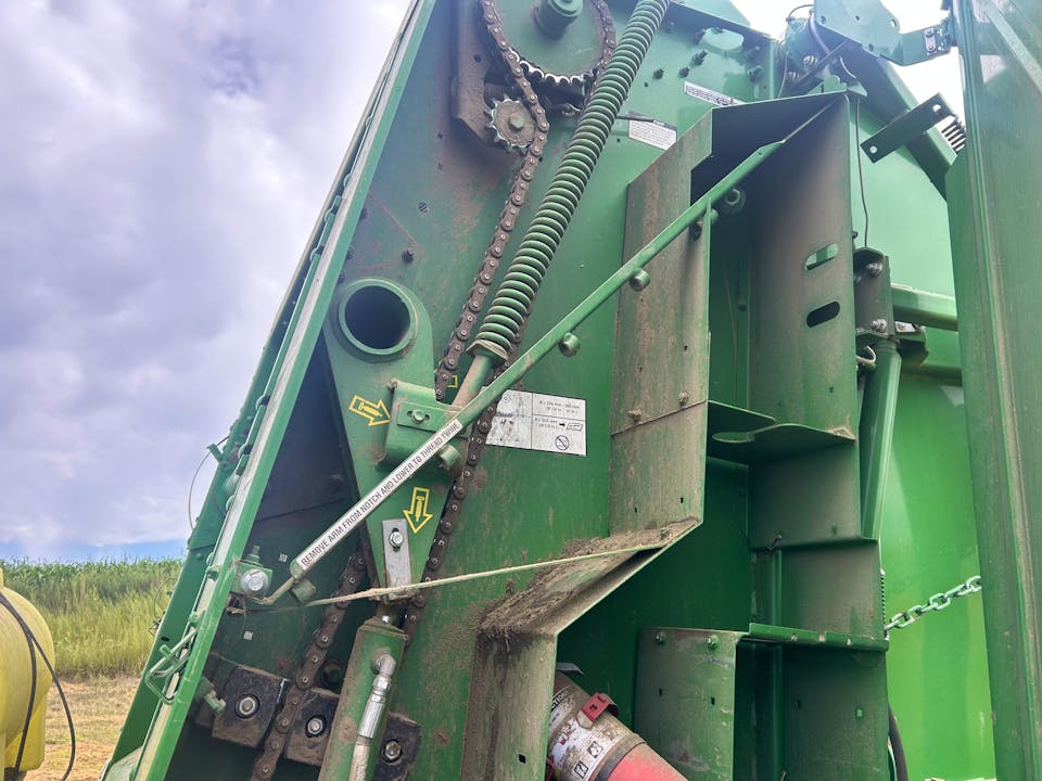 John Deere 569