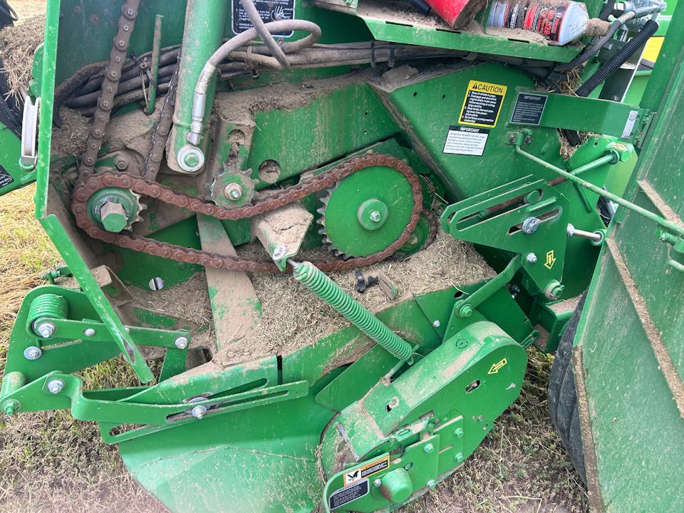 John Deere 569