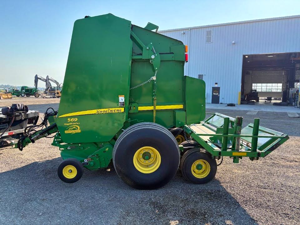 John Deere 569