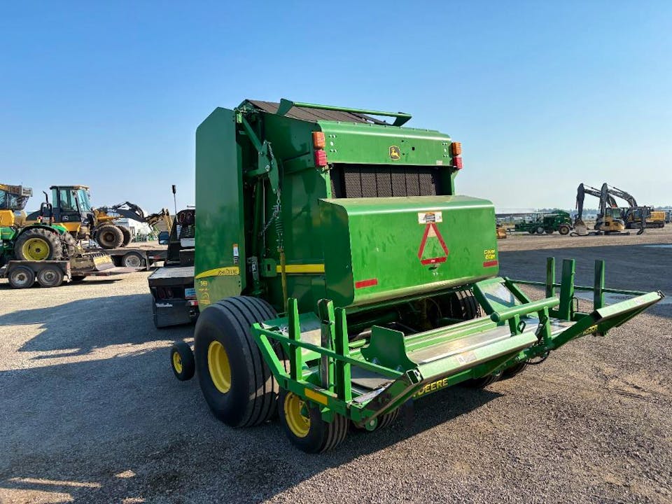 John Deere 569