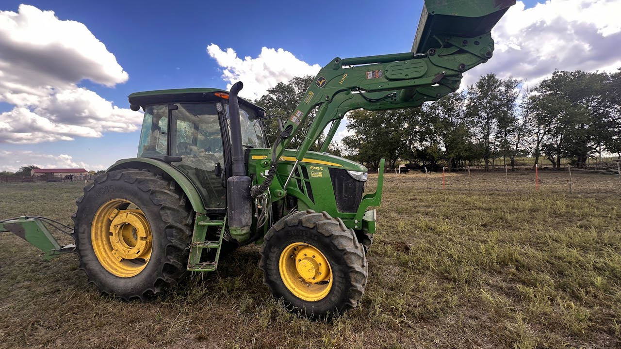 John Deere 6105E