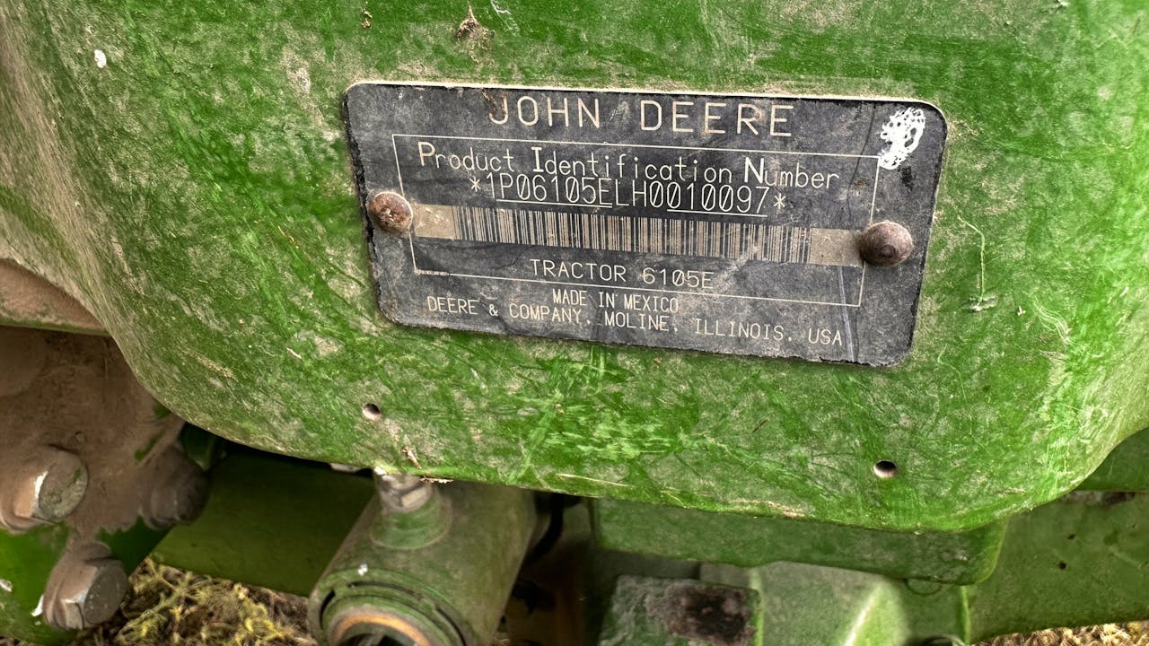 John Deere 6105E