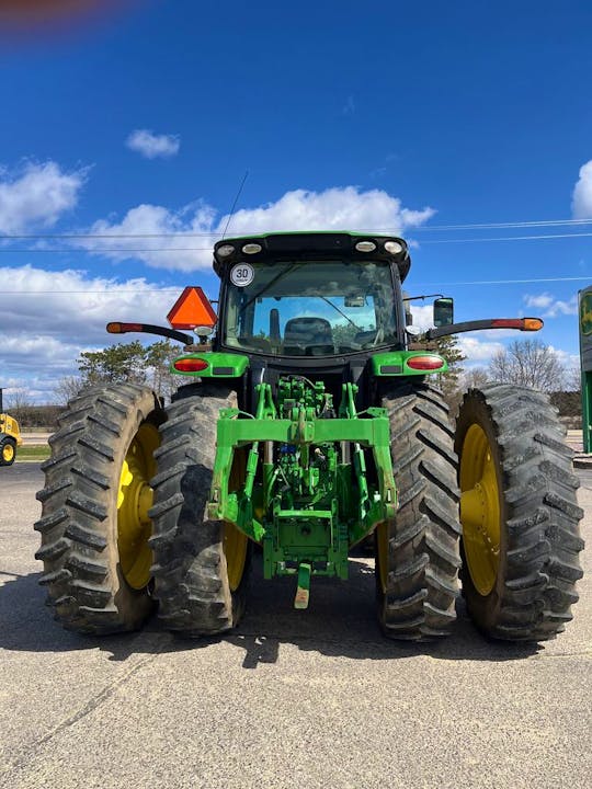 John Deere 6215R
