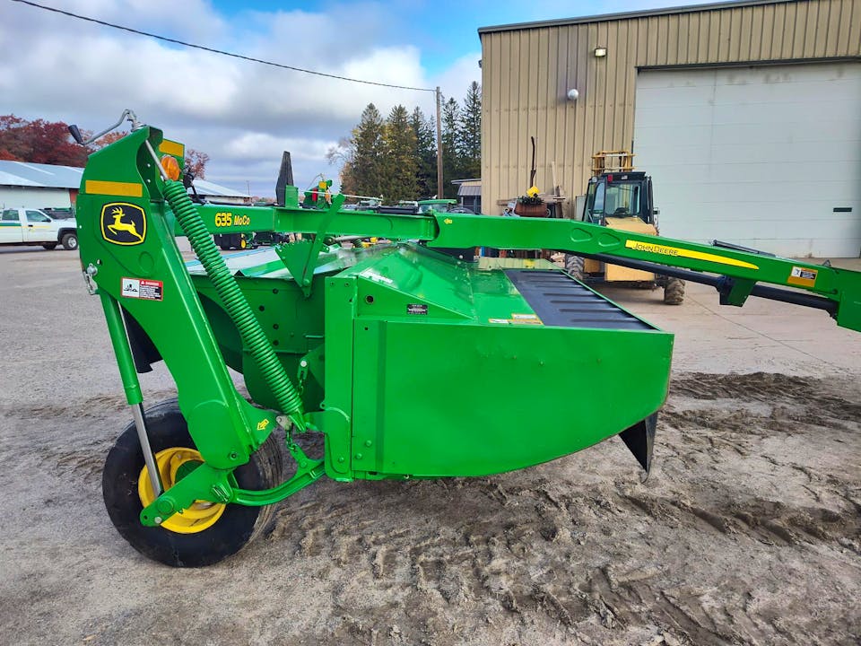 John Deere 635