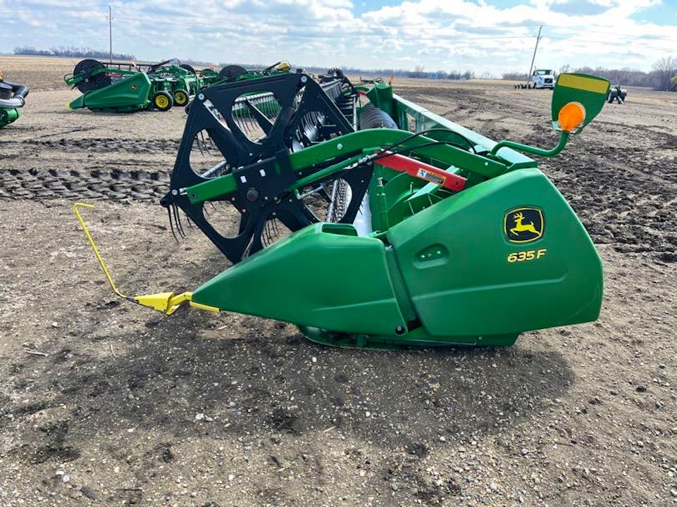 John Deere 635F