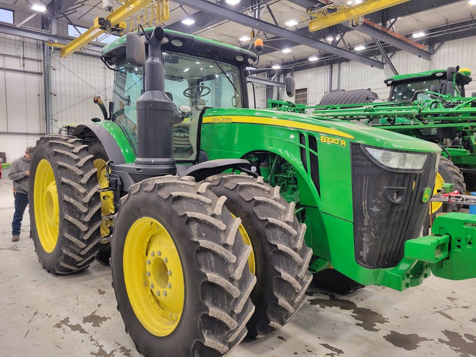 John Deere 8320R
