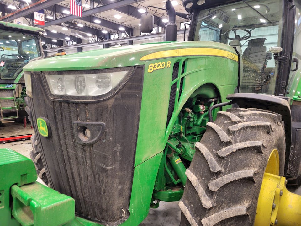 John Deere 8320R