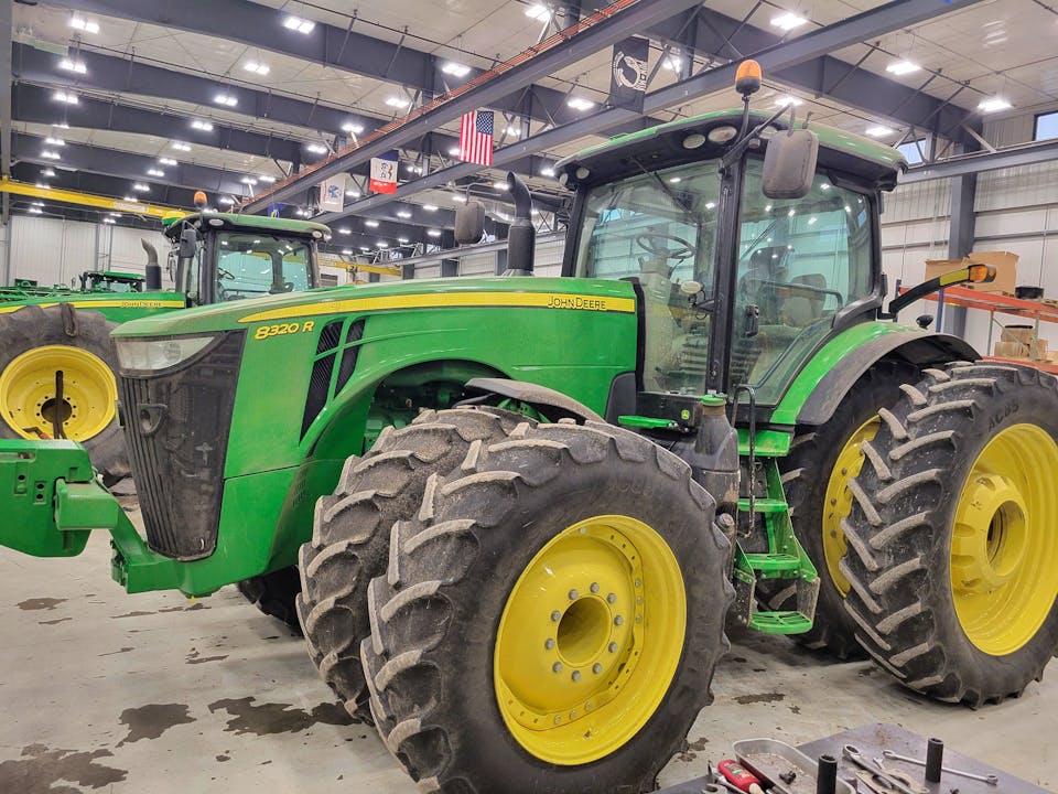 John Deere 8320R