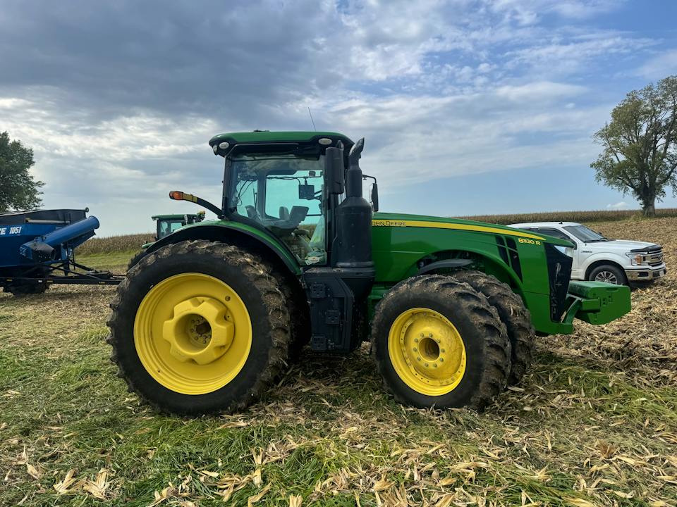 John Deere 8320R