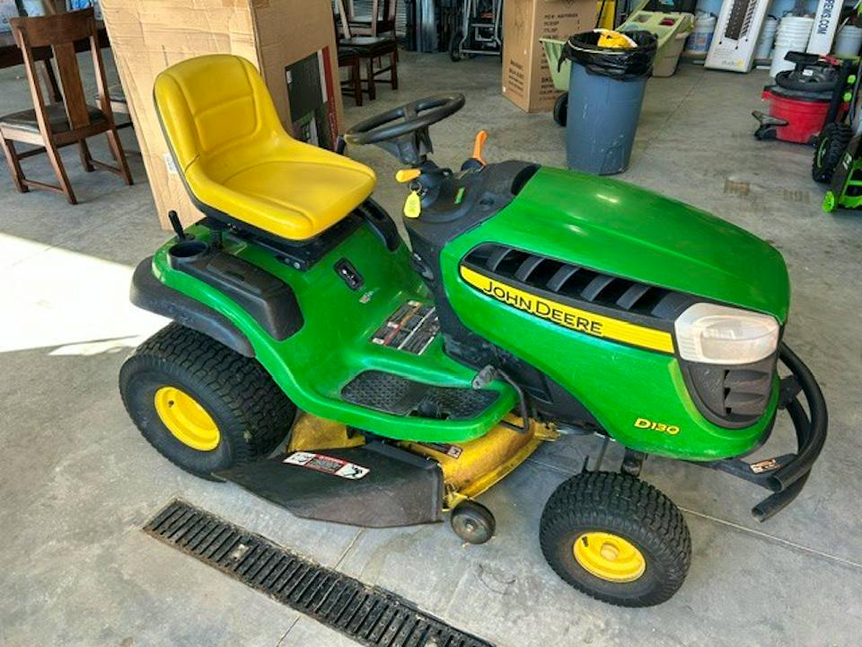 John Deere D130