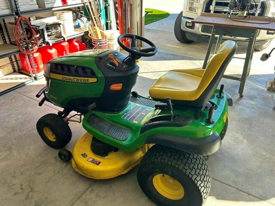 John Deere D130