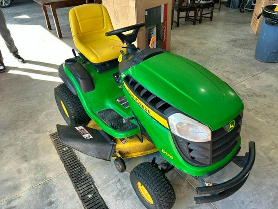 John Deere D130