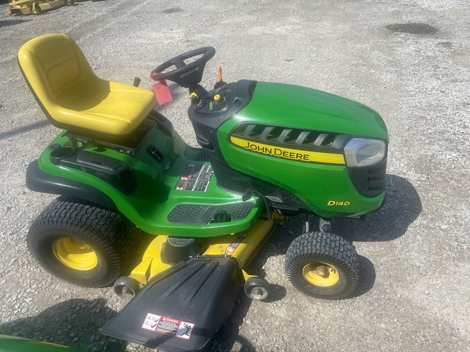 John Deere D140