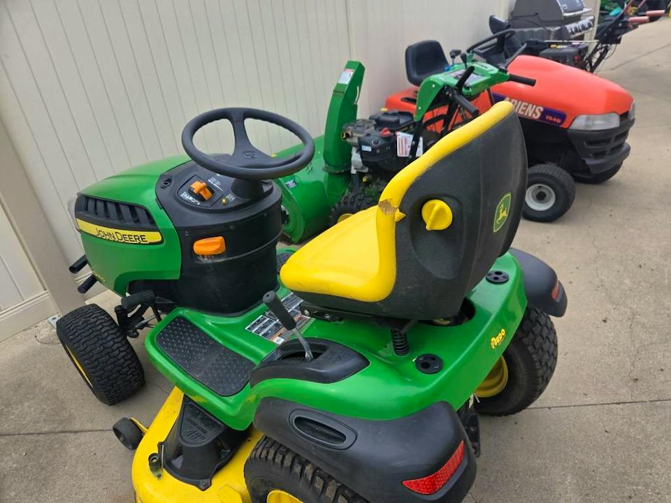 John Deere D160