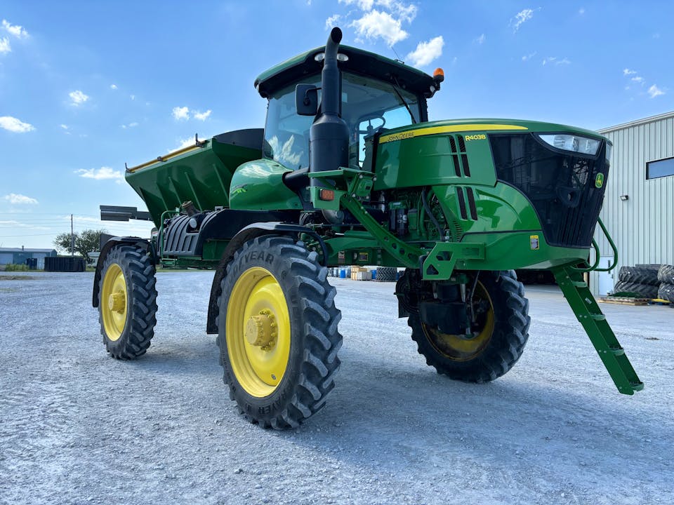 John Deere R4038