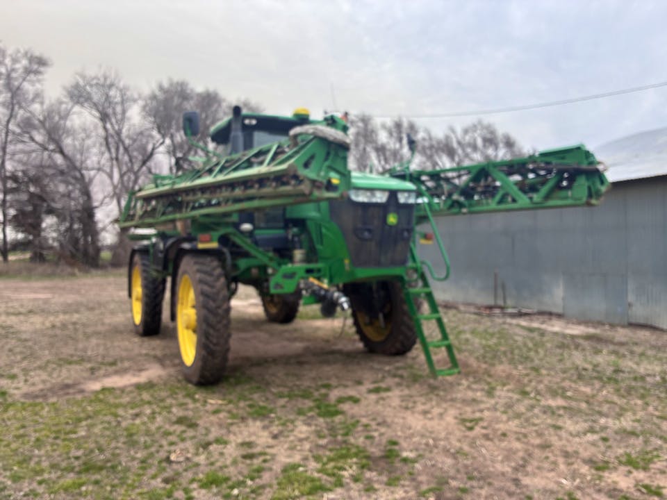 John Deere R4038