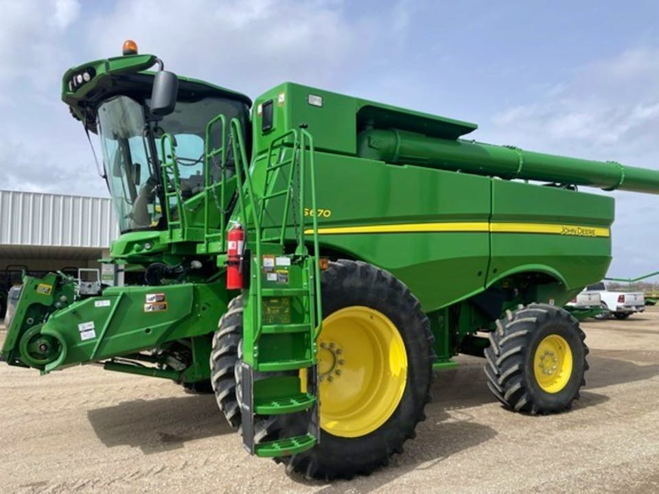 John Deere S670