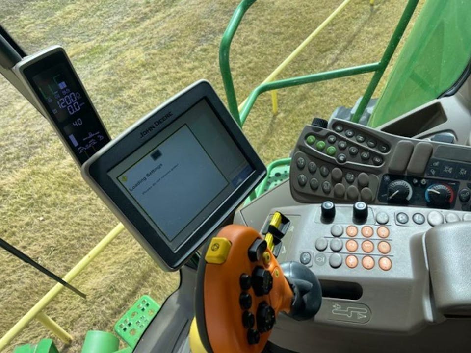 John Deere S670