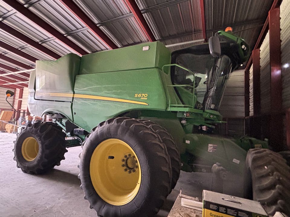 John Deere S670