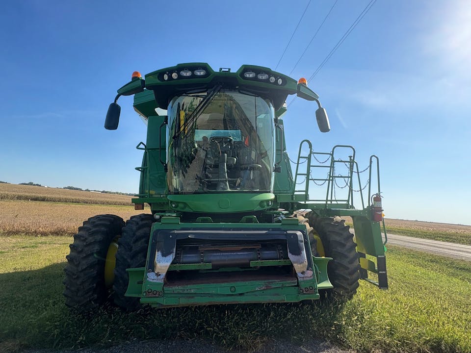 John Deere S670