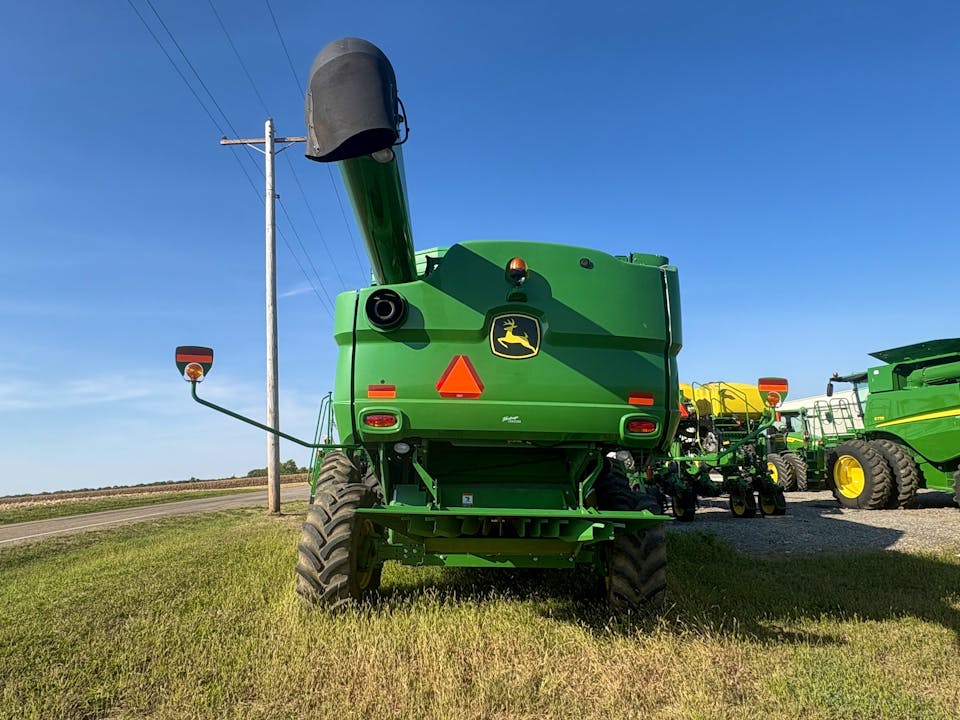 John Deere S670