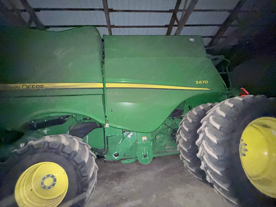 John Deere S670