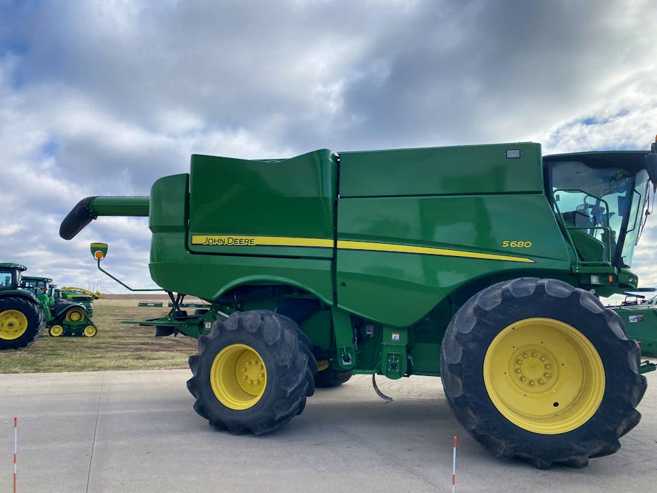 John Deere S680