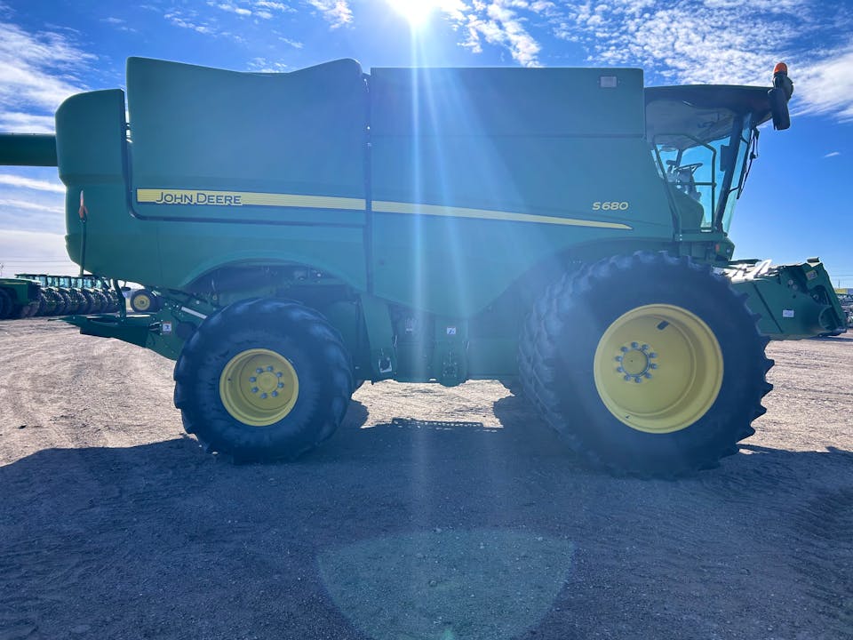 John Deere S680