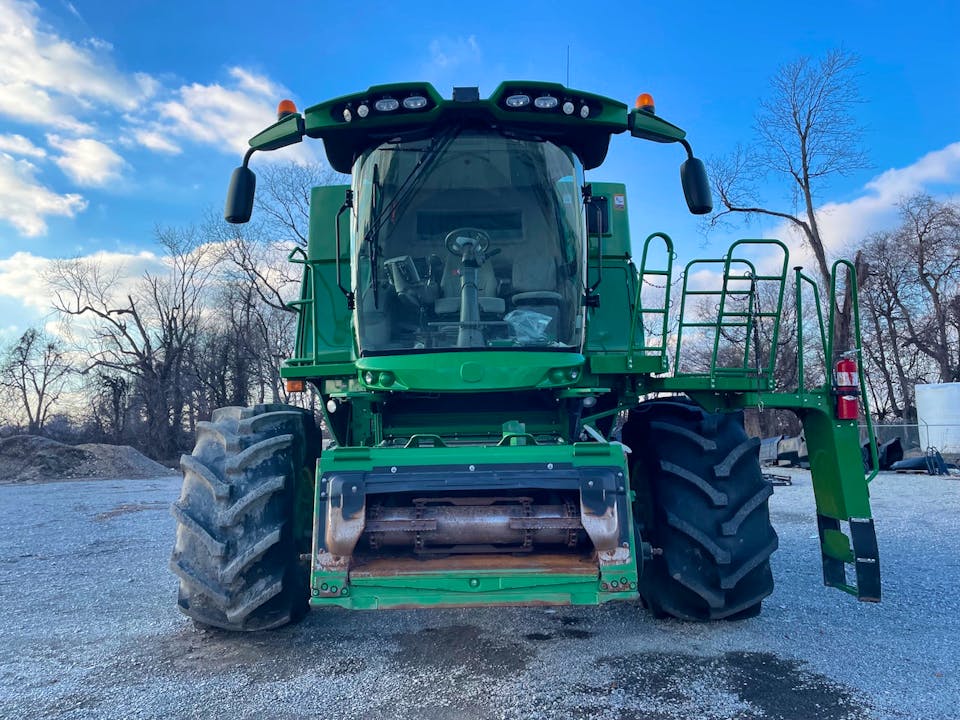 John Deere S690
