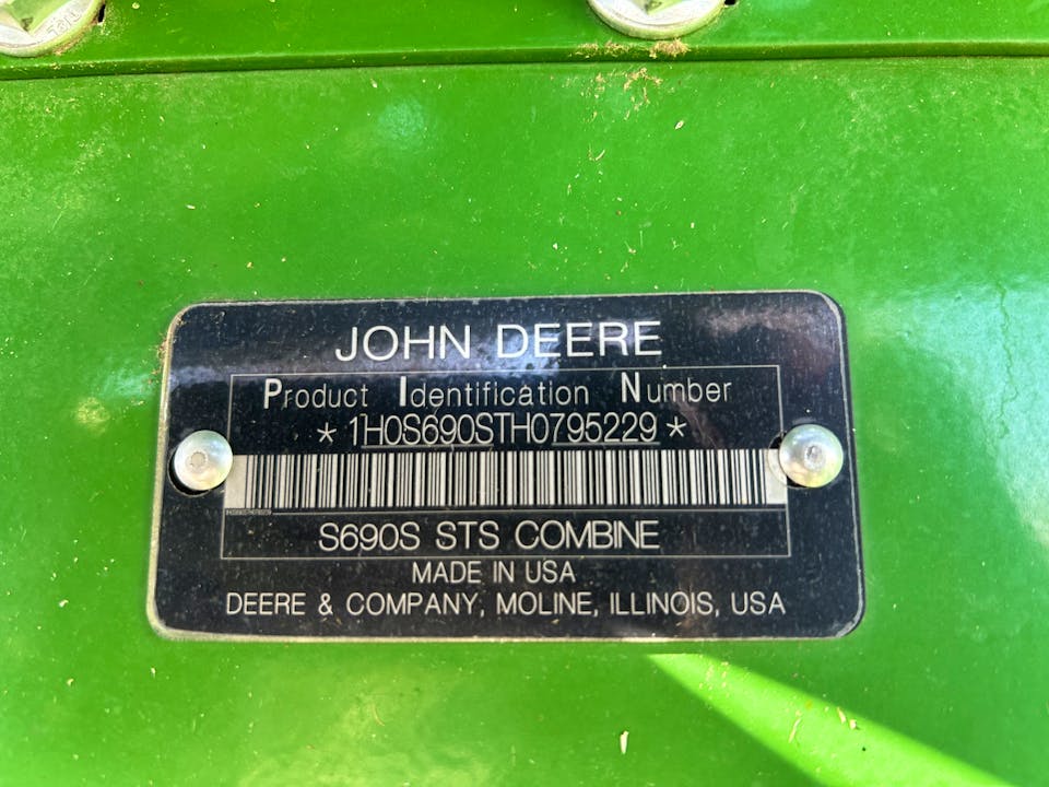 John Deere S690