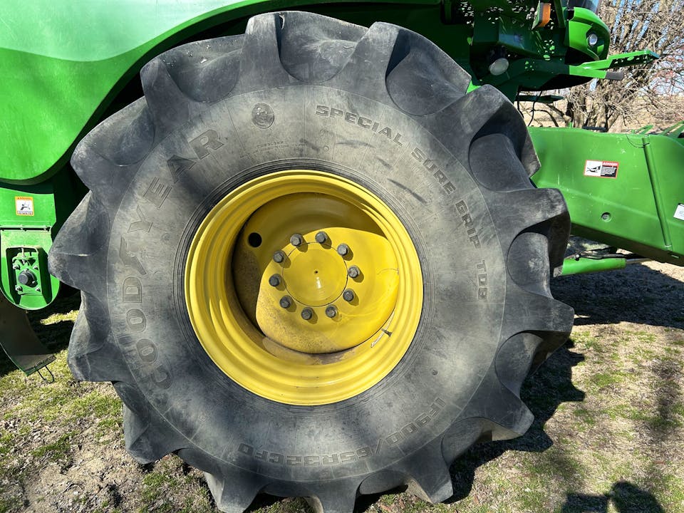 John Deere S690