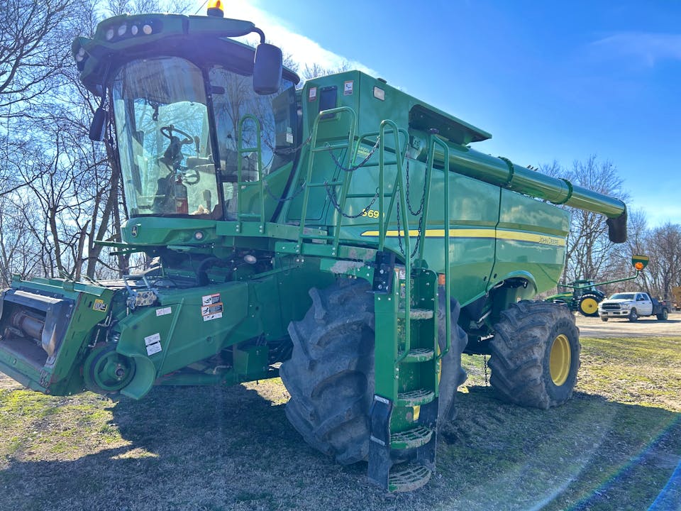 John Deere S690