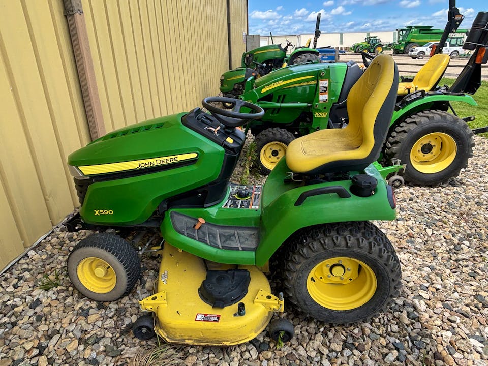 John Deere X590