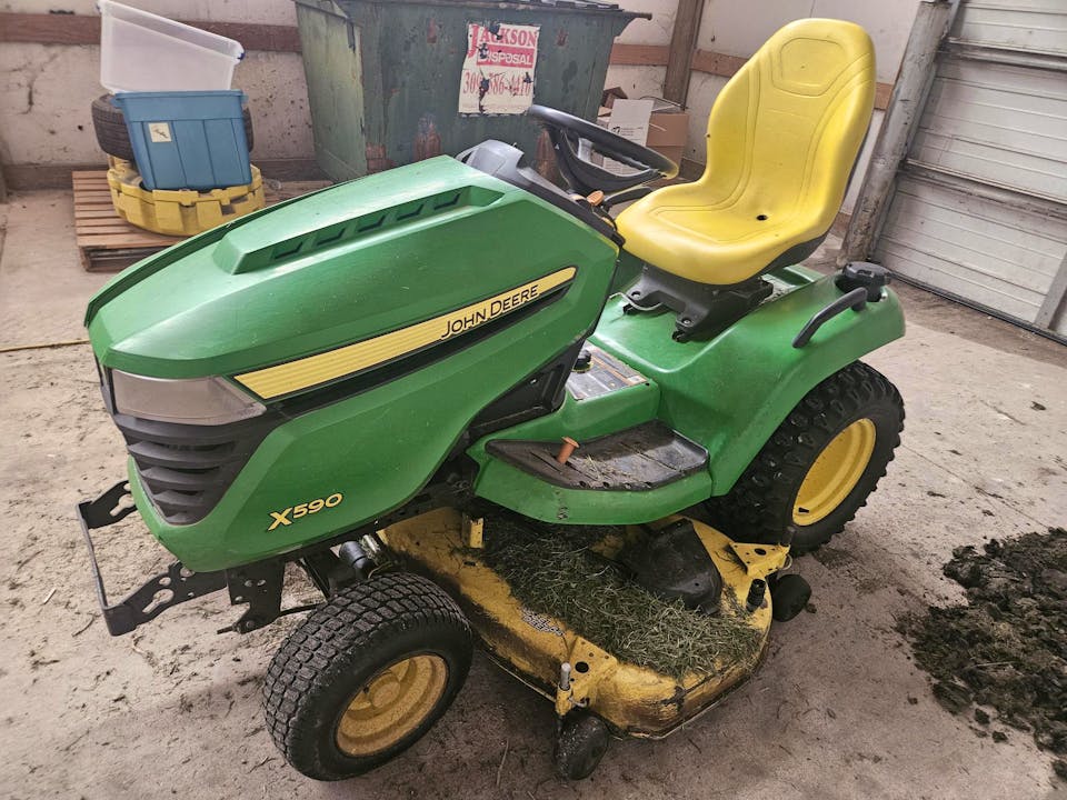 John Deere X590