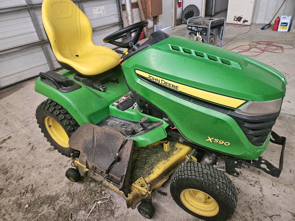 John Deere X590