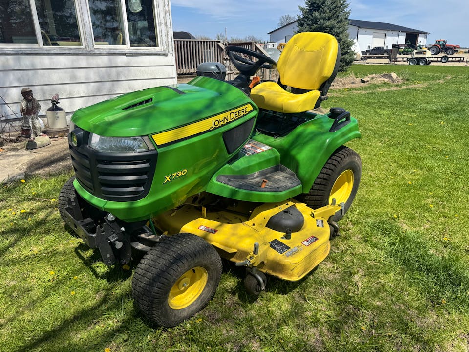 John Deere X730