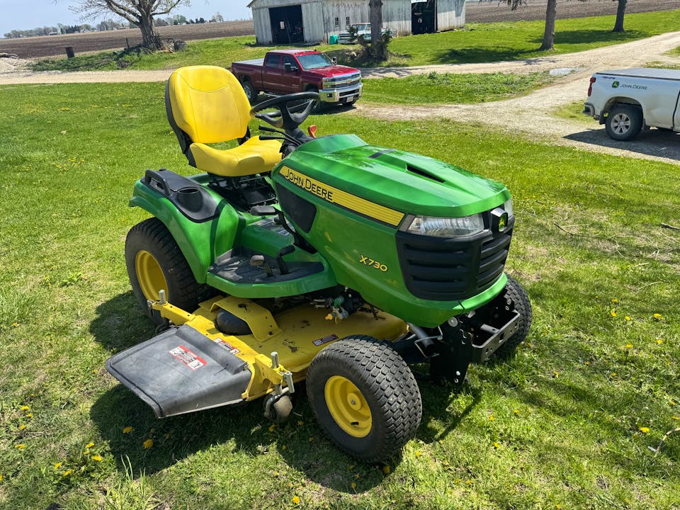 John Deere X730