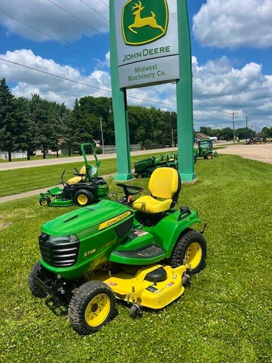 John Deere X738