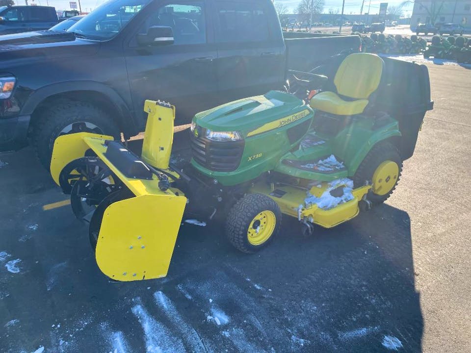 John Deere X738